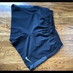 Nike Men’s running shorts medium 5”